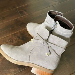 Rock your outfits with this women's Cole Haan  grey pant booties. Size 9B